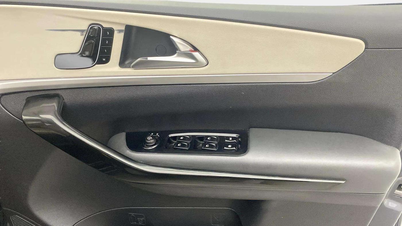 2023 Mahindra XUV700 AX 7 LUXURY D AT 7 STR, Diesel, Automatic, 16,533 km, Driver Side Door Panels Control
