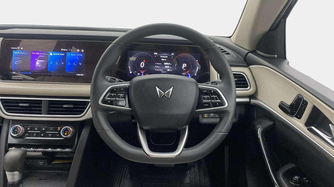 2023 Mahindra XUV700 AX 7 LUXURY D AT 7 STR, Diesel, Automatic, 16,533 km, Steering Wheel Close Up