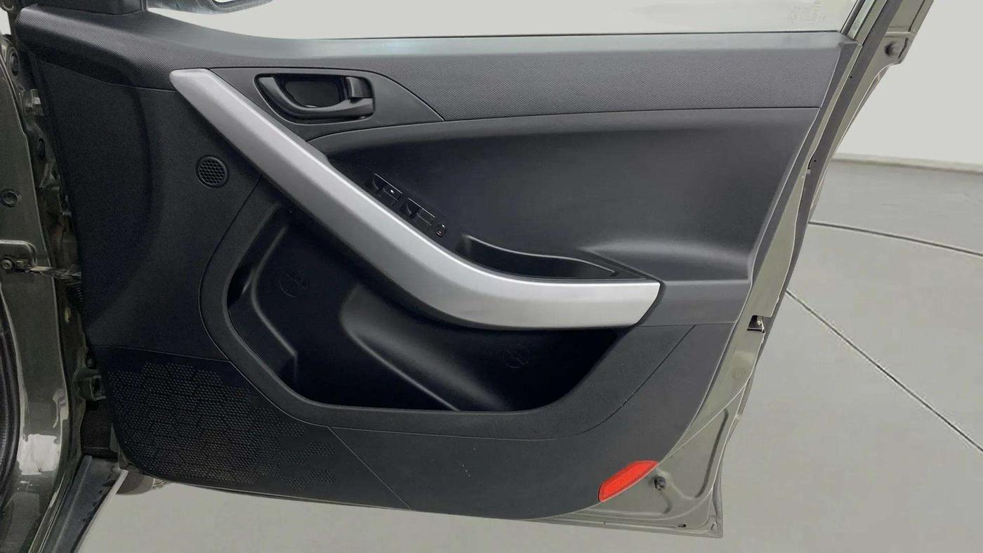 2020 Tata NEXON XM DIESEL, Diesel, Manual, 34,552 km, Driver Side Door Panels Control