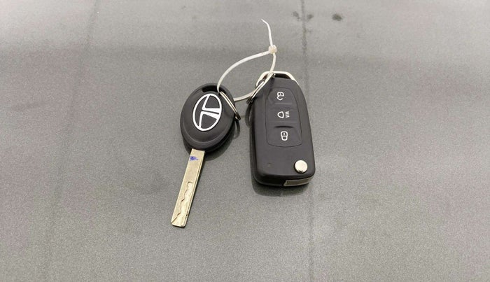 2020 Tata NEXON XM DIESEL, Diesel, Manual, 34,552 km, Key Close Up