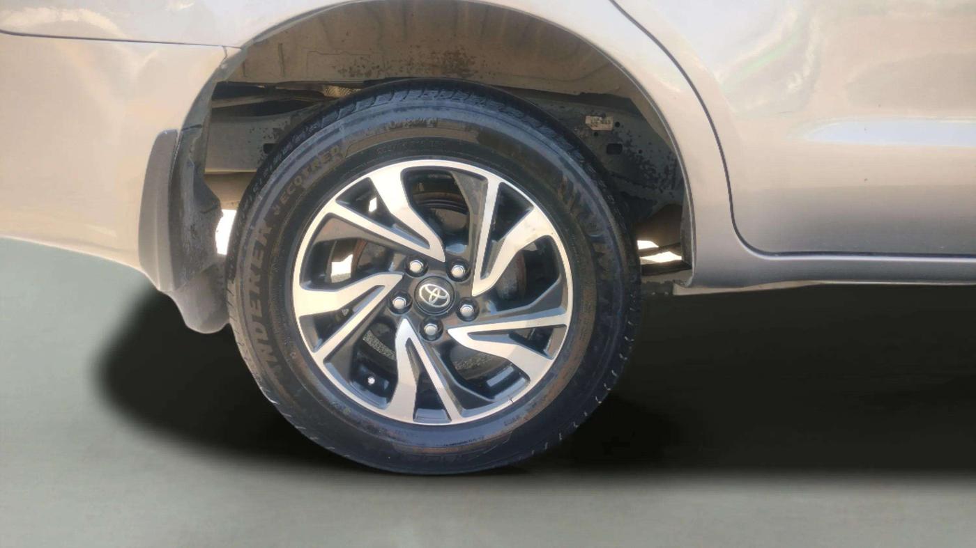 2021 Toyota Innova Crysta 2.4 VX 7 STR, Diesel, Manual, 1,12,786 km, Right Rear Wheel
