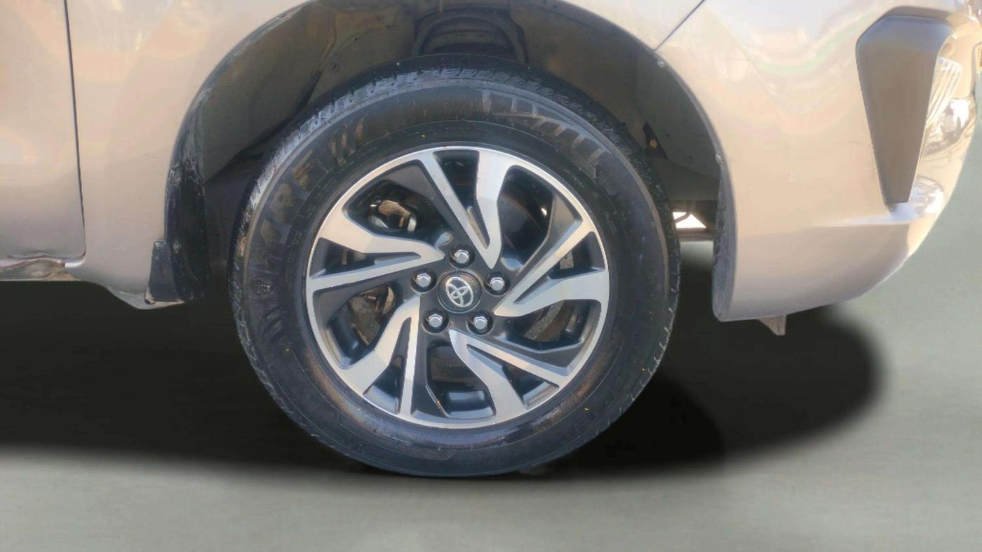 2021 Toyota Innova Crysta 2.4 VX 7 STR, Diesel, Manual, 1,12,786 km, Right Front Wheel