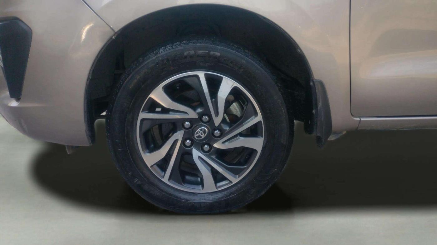 2021 Toyota Innova Crysta 2.4 VX 7 STR, Diesel, Manual, 1,12,786 km, Left Front Wheel