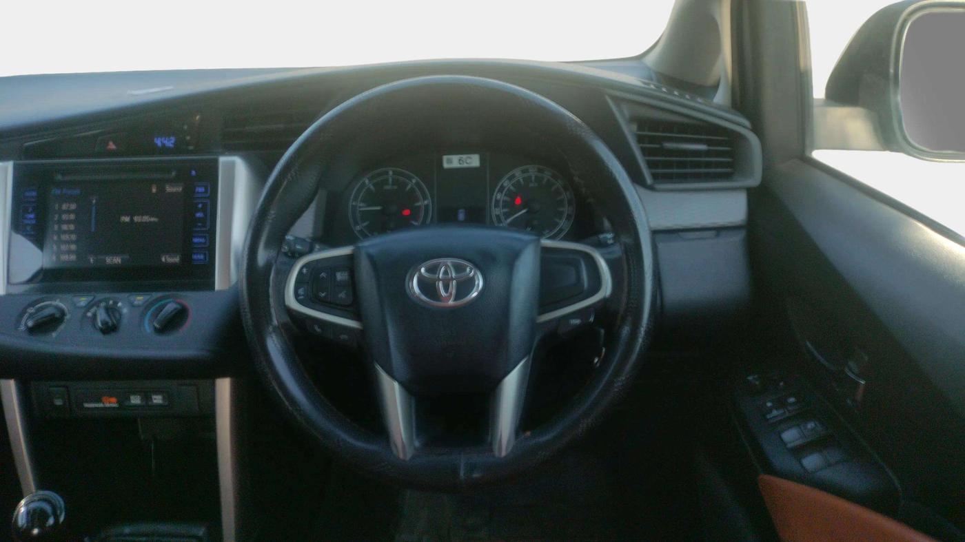 2019 Toyota Innova Crysta 2.4 G 7 STR, Diesel, Manual, 1,70,000 km, Steering Wheel Close Up