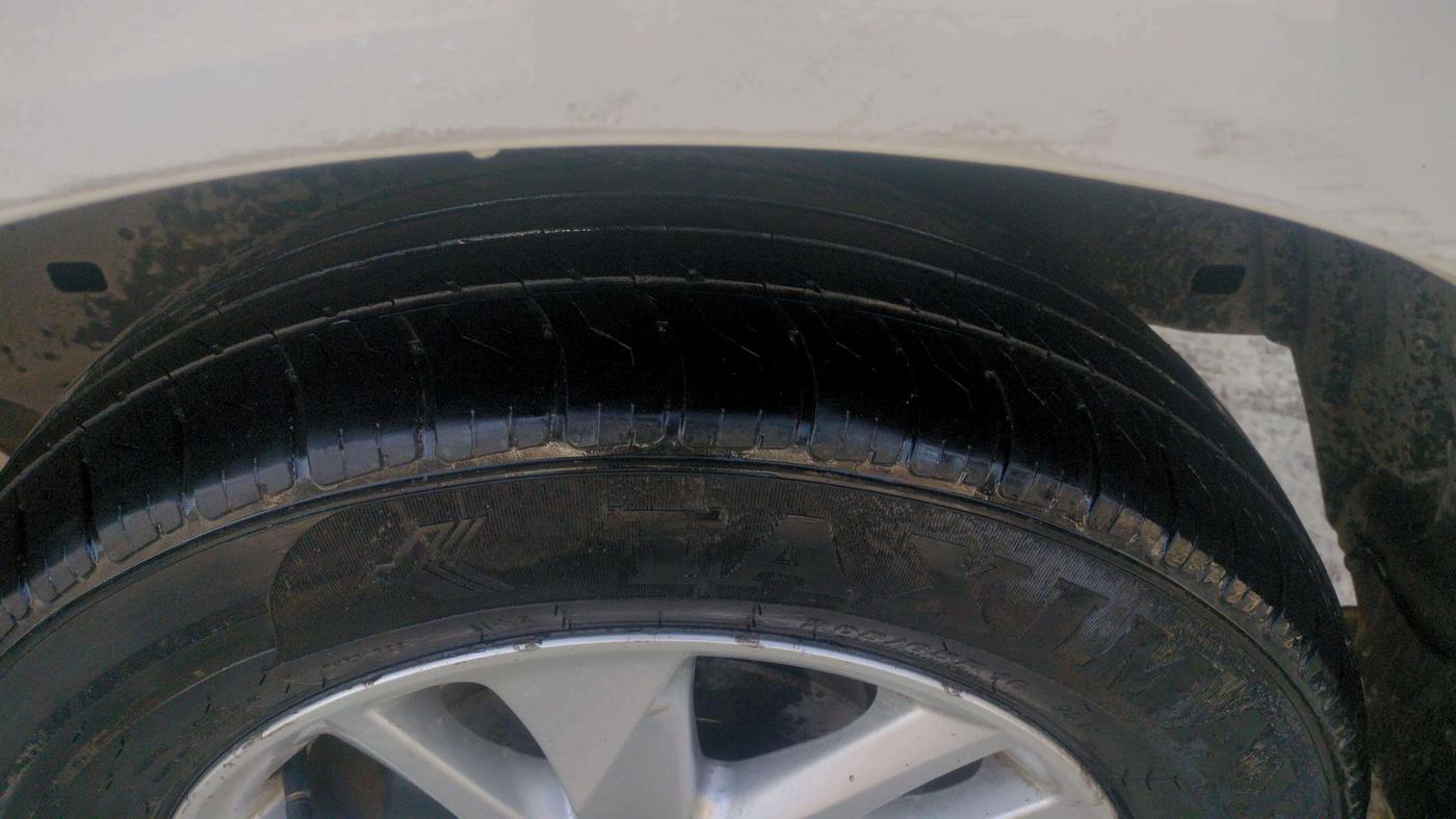 2019 Toyota Innova Crysta 2.4 G 7 STR, Diesel, Manual, 1,70,000 km, Left Rear Tyre Tread
