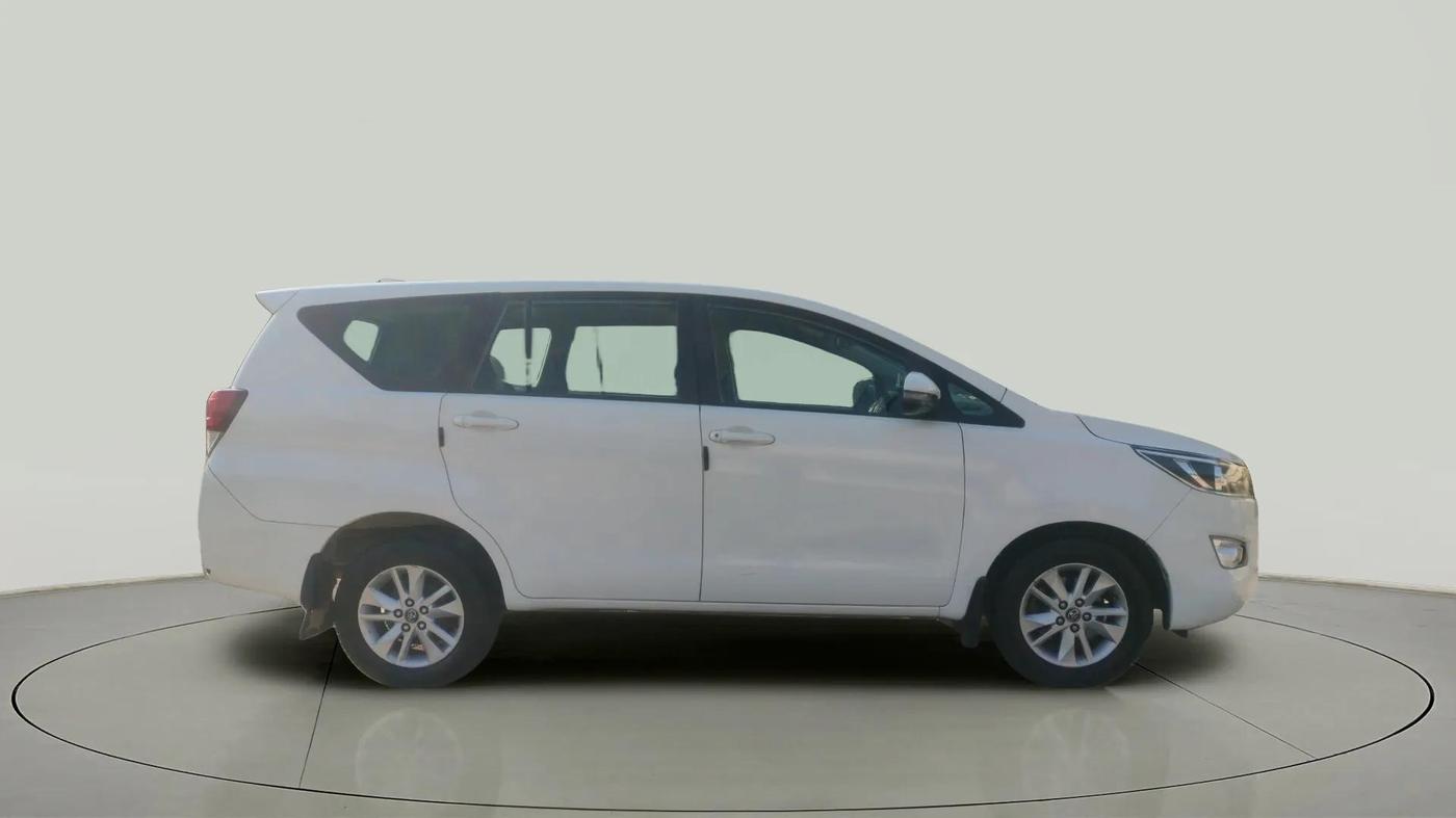 2019 Toyota Innova Crysta 2.4 G 7 STR, Diesel, Manual, 1,70,000 km, Right Side View