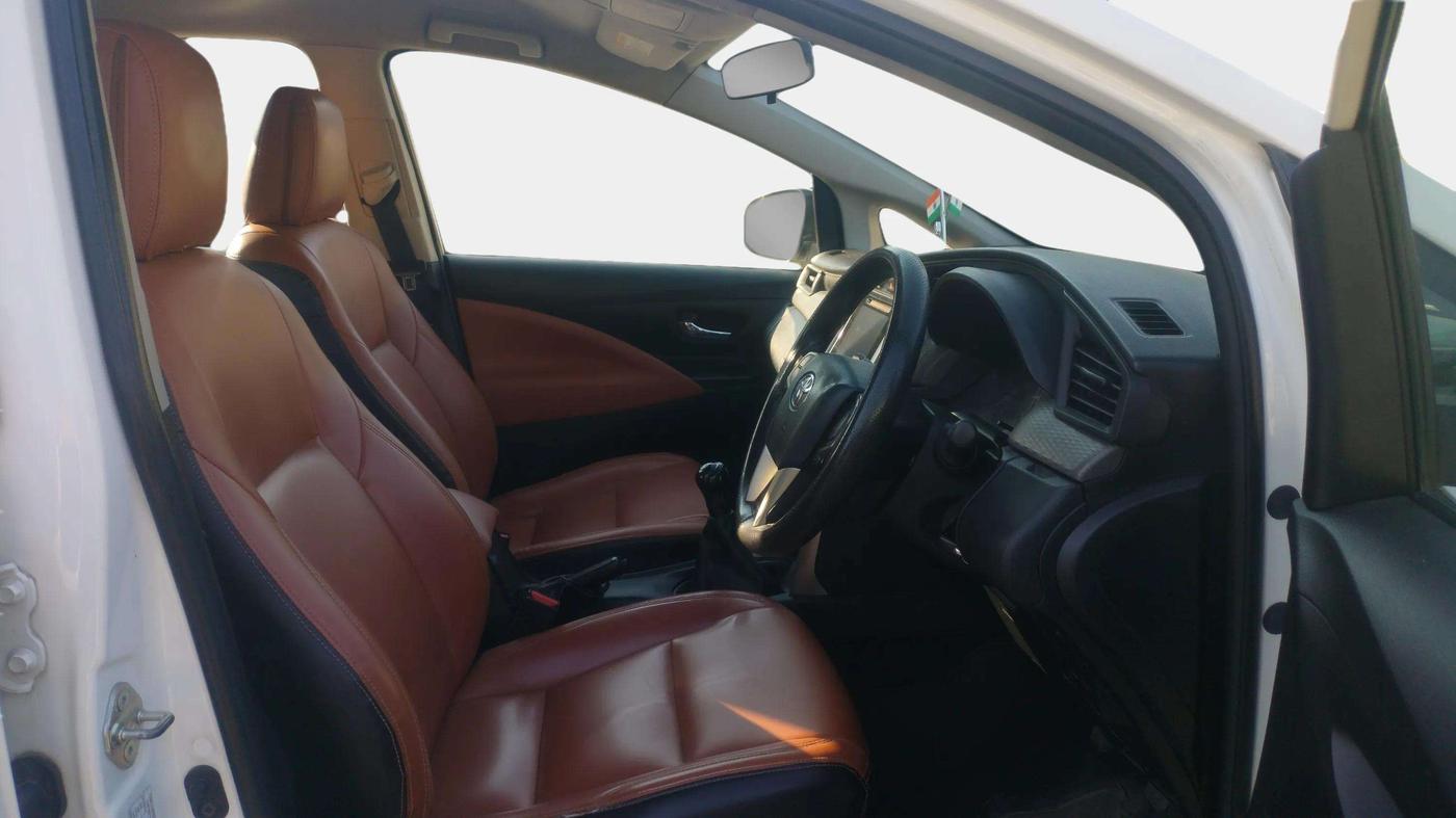 2019 Toyota Innova Crysta 2.4 G 7 STR, Diesel, Manual, 1,70,000 km, Right Side Front Door Cabin