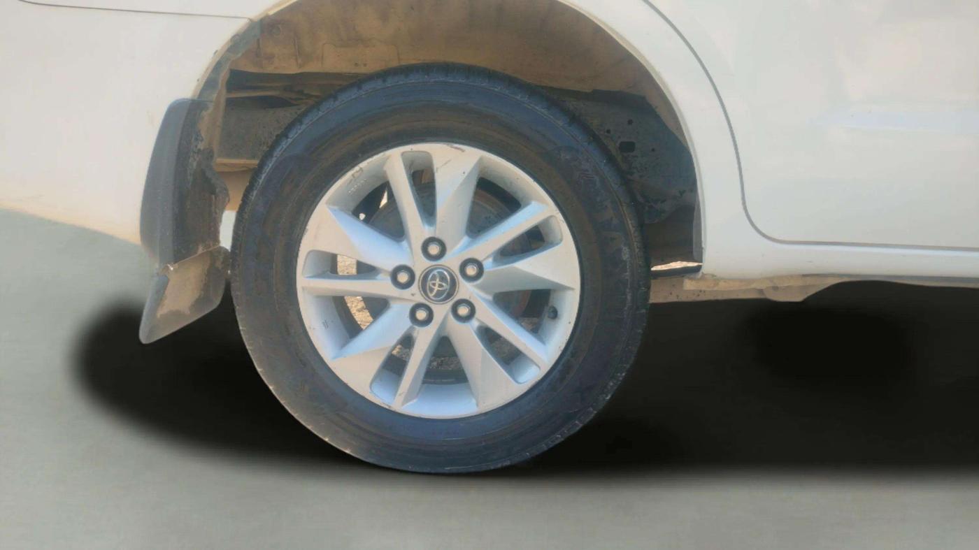 2019 Toyota Innova Crysta 2.4 G 7 STR, Diesel, Manual, 1,70,000 km, Right Rear Wheel