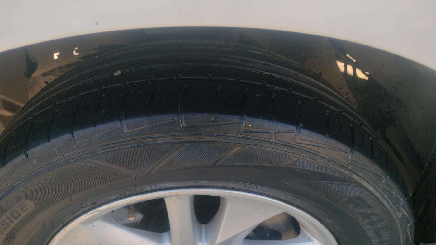 2019 Toyota Innova Crysta 2.4 G 7 STR, Diesel, Manual, 1,70,000 km, Left Front Tyre Tread