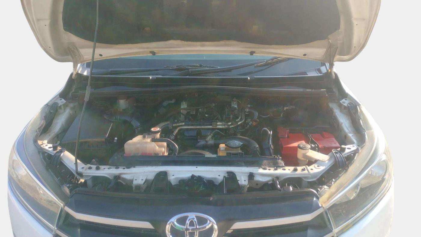 2019 Toyota Innova Crysta 2.4 G 7 STR, Diesel, Manual, 1,70,000 km, Open Bonet