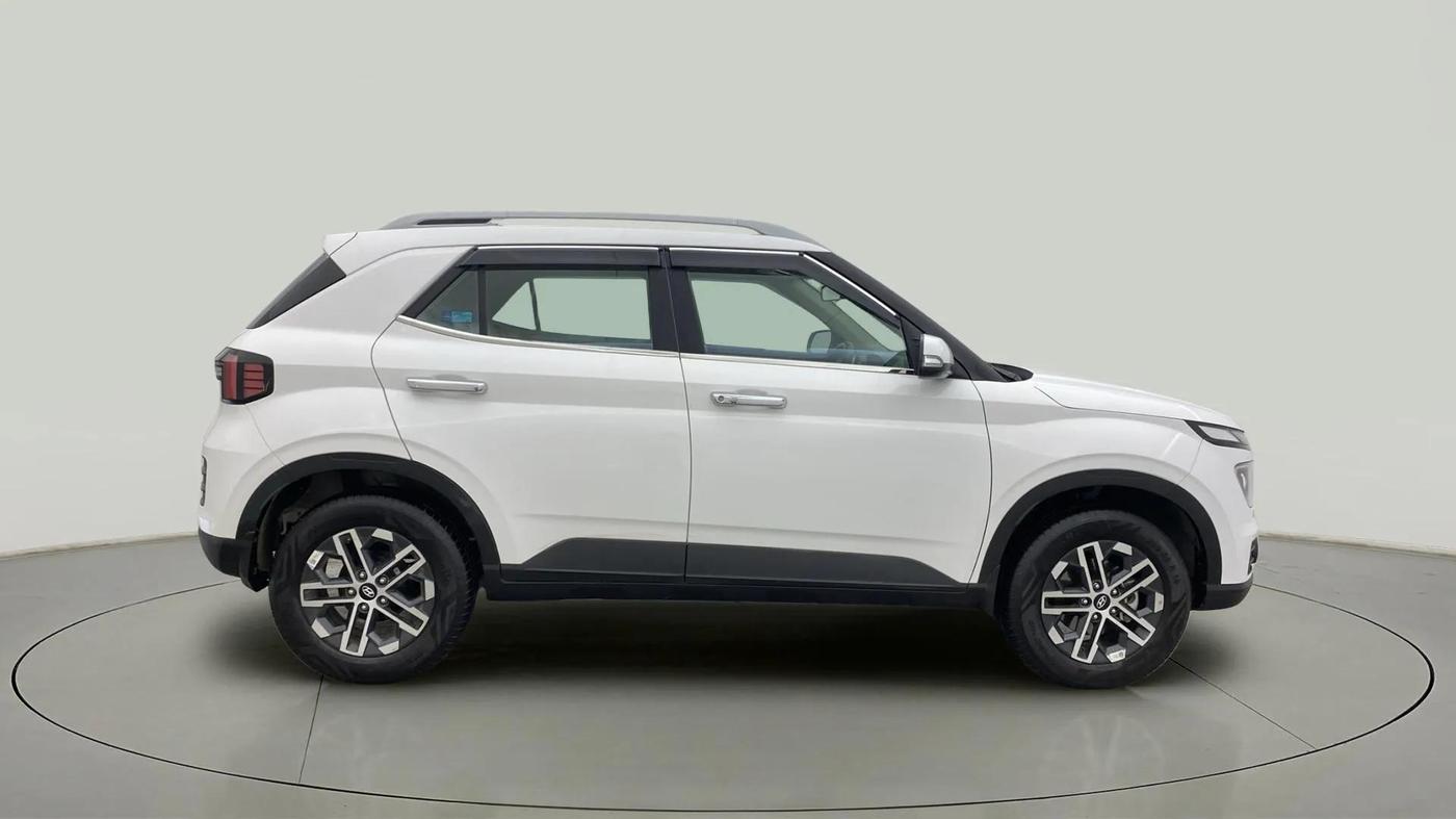 2024 Hyundai VENUE S(O) 1.2, Petrol, Manual, 8,050 km, Right Side View