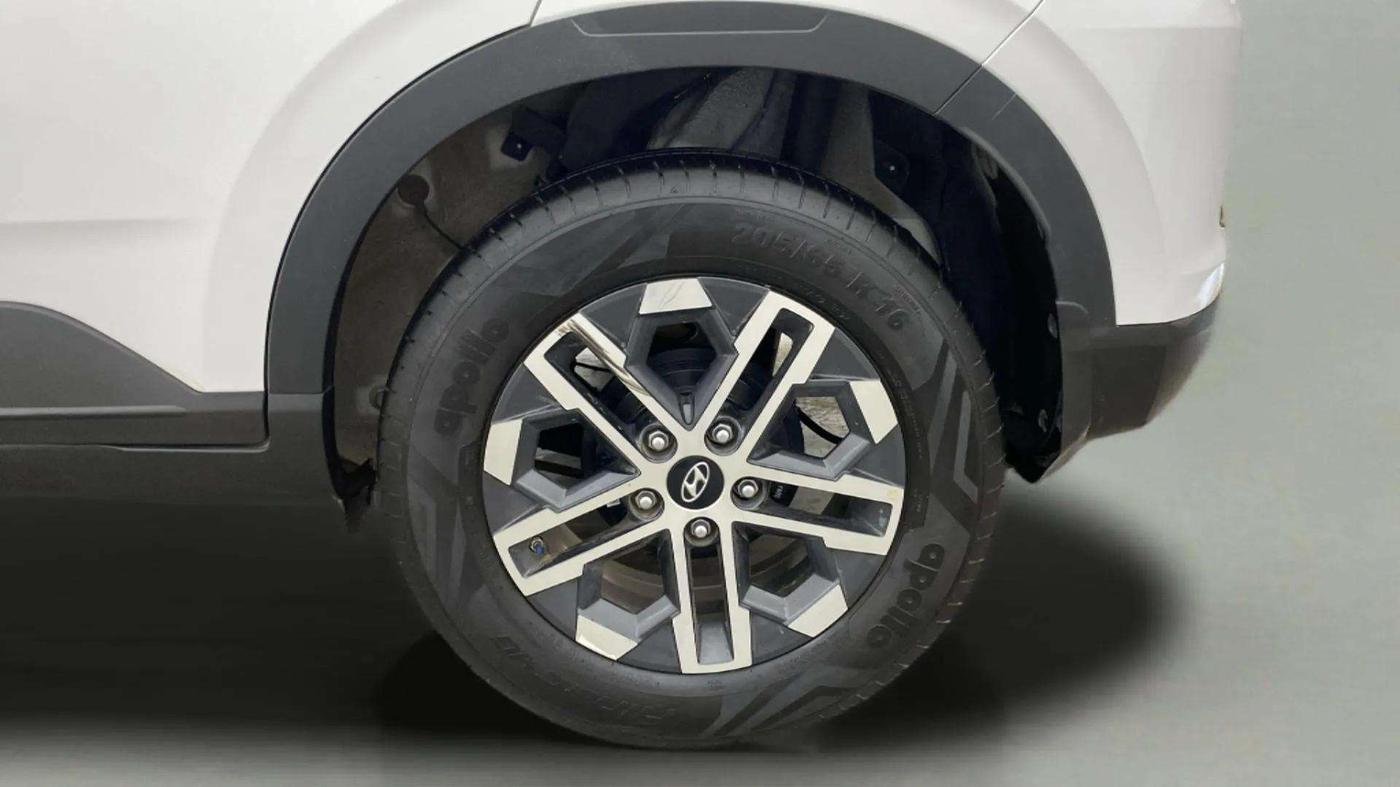 2024 Hyundai VENUE S(O) 1.2, Petrol, Manual, 8,050 km, Left Rear Wheel