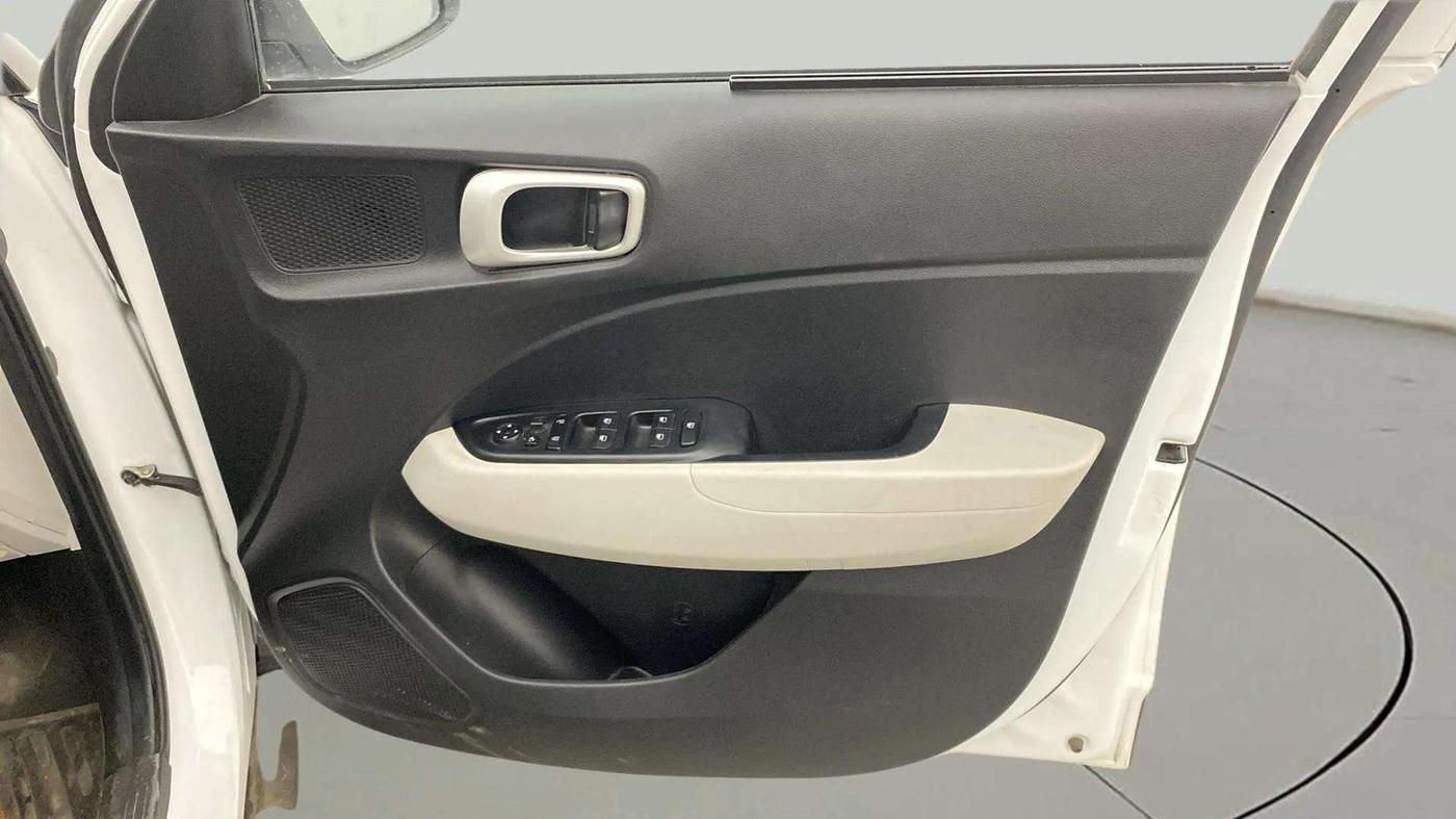 2024 Hyundai VENUE S(O) 1.2, Petrol, Manual, 8,050 km, Driver Side Door Panels Control