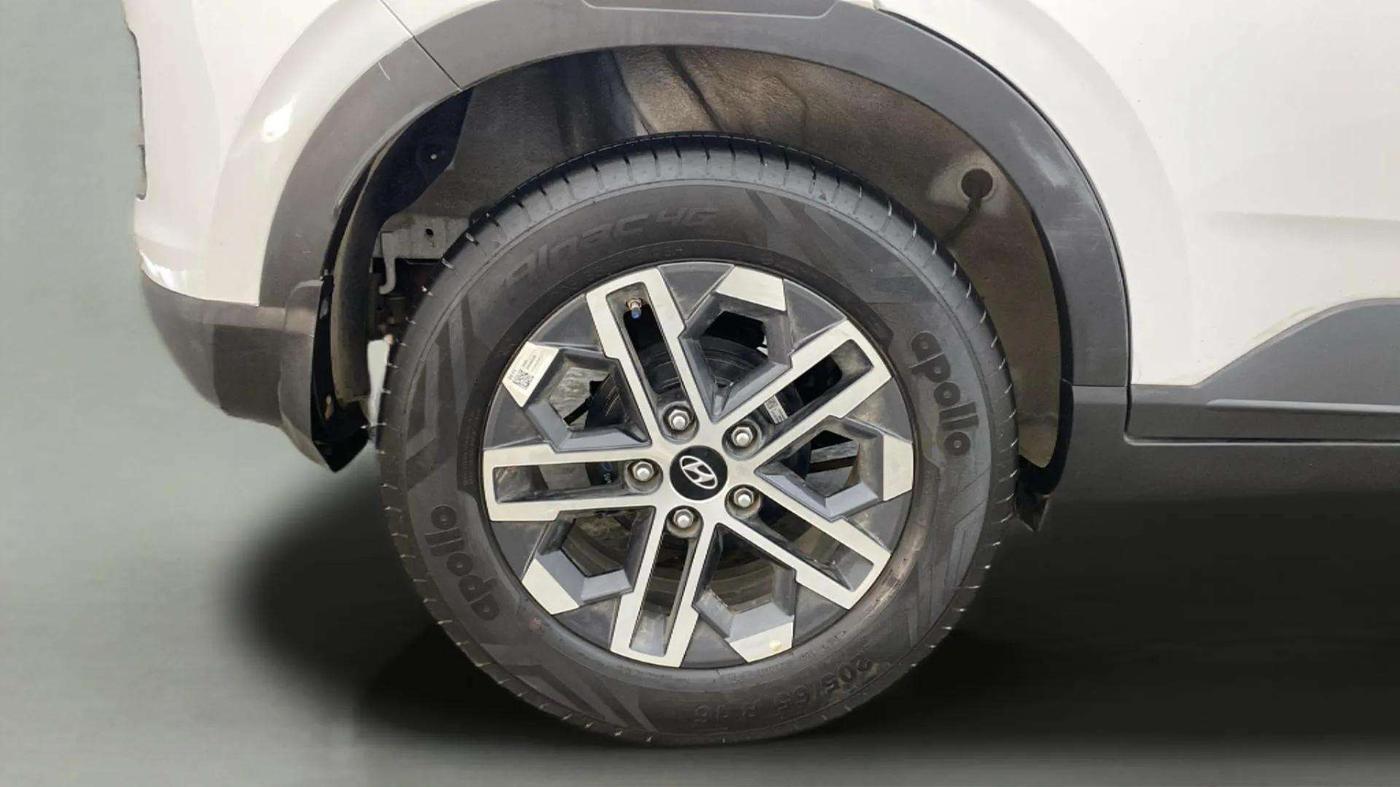 2024 Hyundai VENUE S(O) 1.2, Petrol, Manual, 8,050 km, Right Rear Wheel