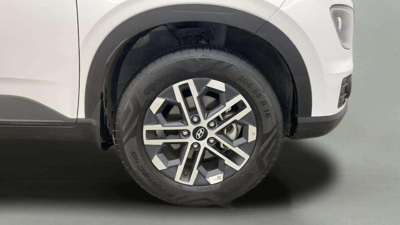 2024 Hyundai VENUE S(O) 1.2, Petrol, Manual, 8,050 km, Right Front Wheel