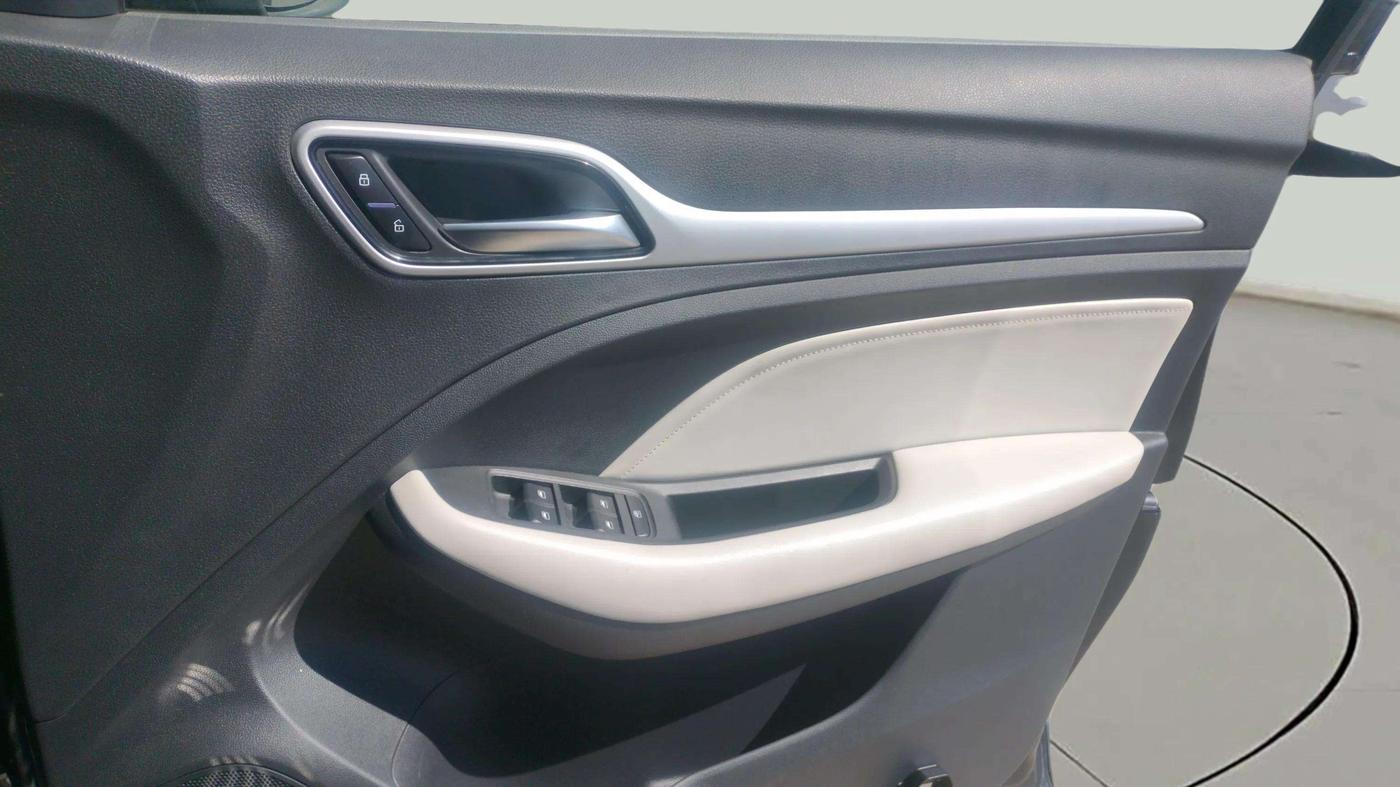 2022 MG ASTOR SUPER EX 1.5 MT, Petrol, Manual, 20,485 km, Driver Side Door Panels Control