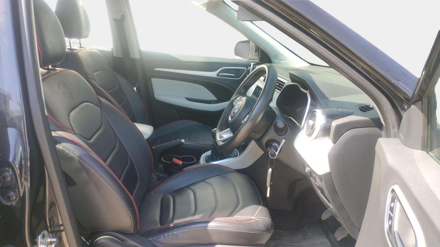 2022 MG ASTOR SUPER EX 1.5 MT, Petrol, Manual, 20,485 km, Right Side Front Door Cabin