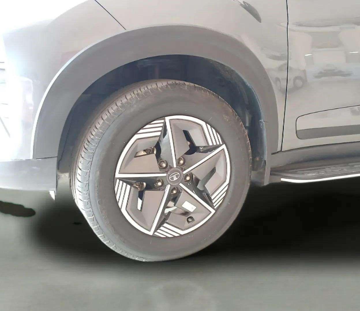 2023 Tata NEXON CREATIVE + SUNROOF 1.2 PETROL, Petrol, Manual, 10,117 km, Left Front Wheel
