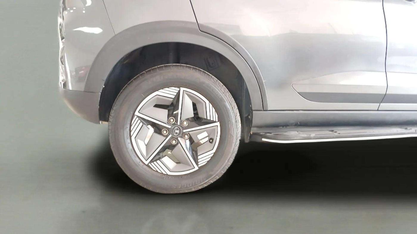 2023 Tata NEXON CREATIVE + SUNROOF 1.2 PETROL, Petrol, Manual, 10,117 km, Right Rear Wheel