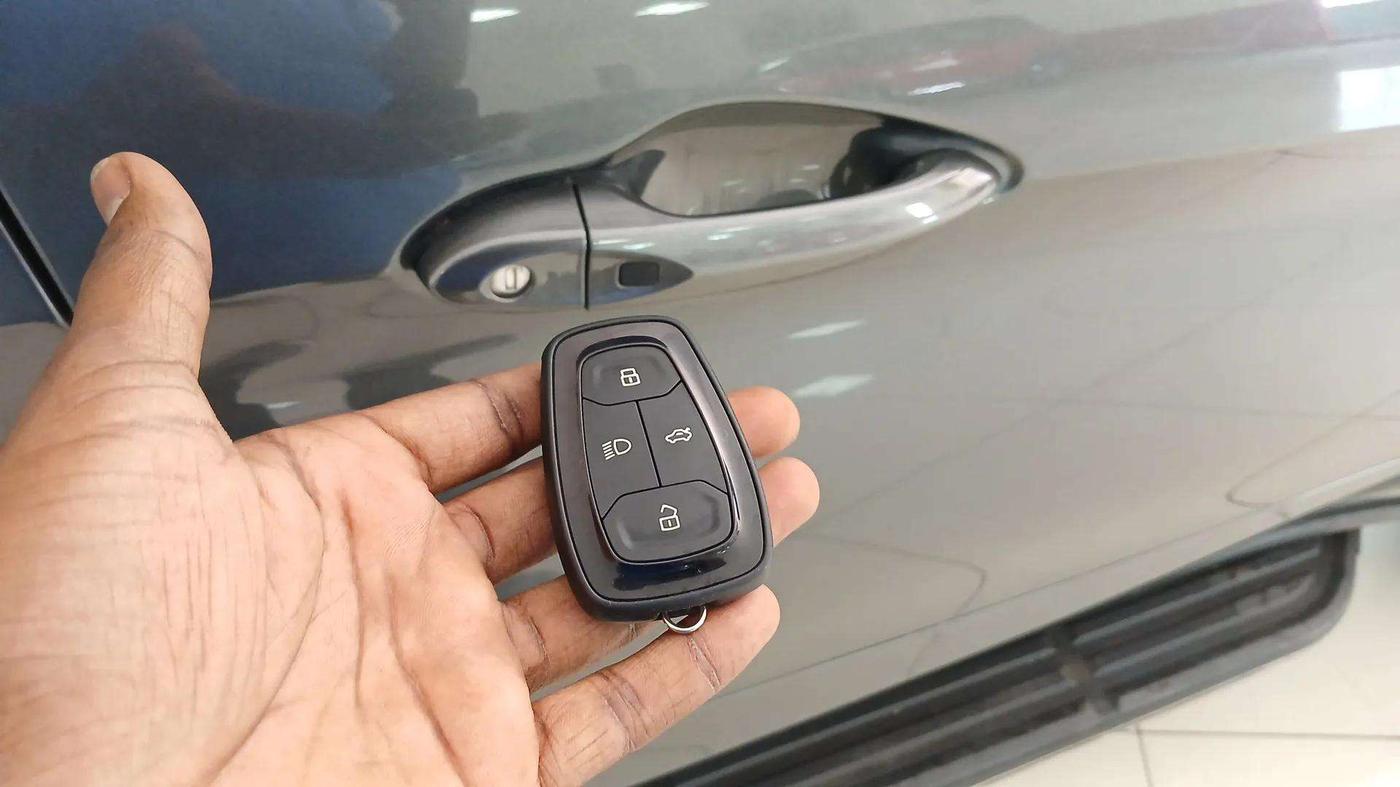 2023 Tata NEXON CREATIVE + SUNROOF 1.2 PETROL, Petrol, Manual, 10,117 km, Key Close Up