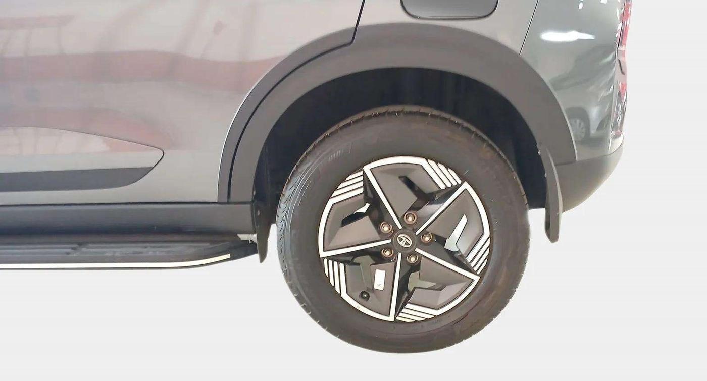 2023 Tata NEXON CREATIVE + SUNROOF 1.2 PETROL, Petrol, Manual, 10,117 km, Left Rear Wheel