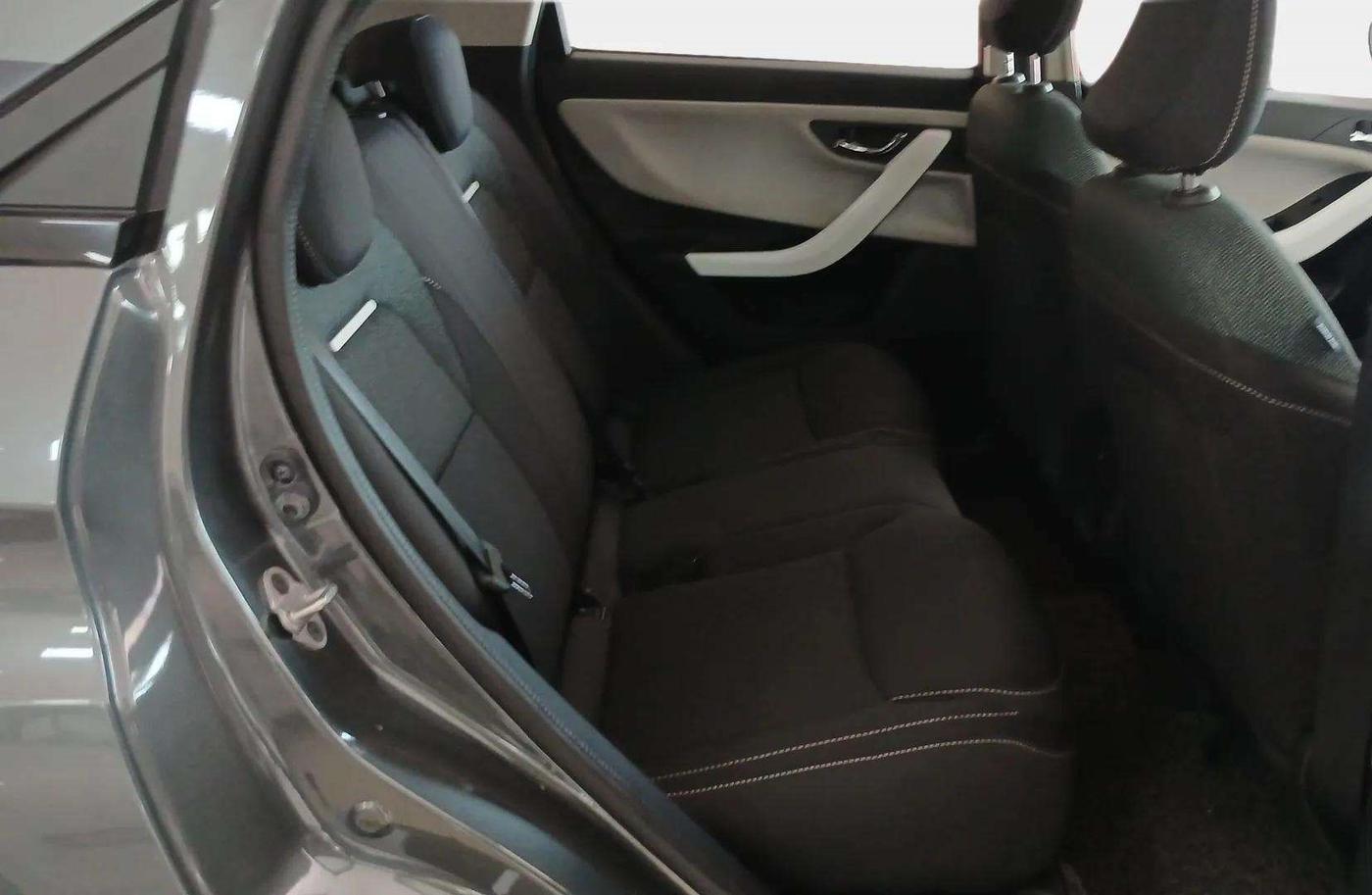 2023 Tata NEXON CREATIVE + SUNROOF 1.2 PETROL, Petrol, Manual, 10,117 km, Right Side Rear Door Cabin