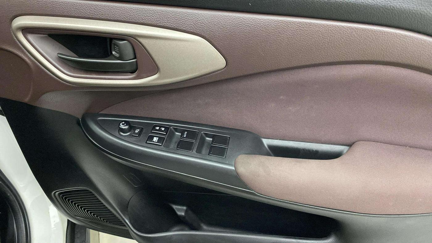 2023 Maruti FRONX DELTA PLUS 1.2L AGS, Petrol, Automatic, 12,256 km, Driver Side Door Panels Control