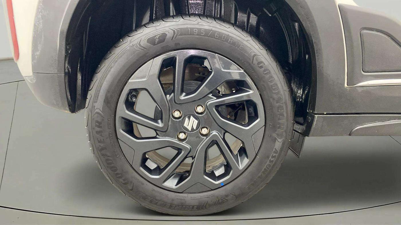2023 Maruti FRONX DELTA PLUS 1.2L AGS, Petrol, Automatic, 12,256 km, Right Rear Wheel