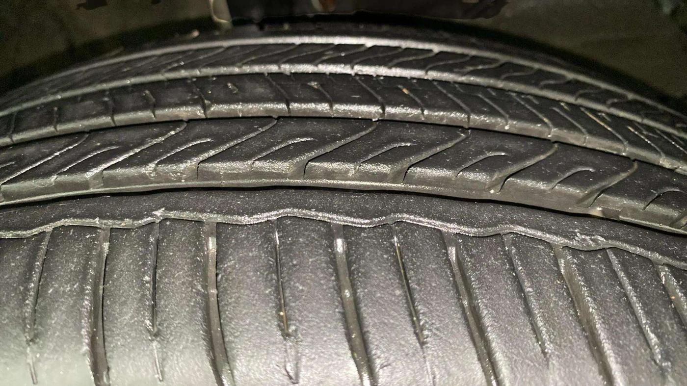 2023 Maruti FRONX DELTA PLUS 1.2L AGS, Petrol, Automatic, 12,256 km, Right Front Tyre Tread