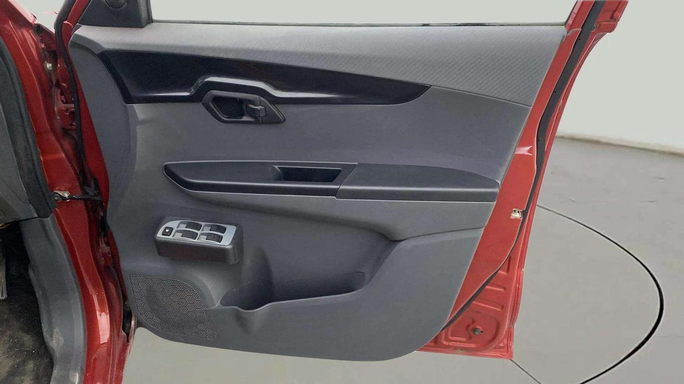2017 Mahindra KUV 100 NXT K2+ P 6 STR, Petrol, Manual, 32,796 km, Driver Side Door Panels Control