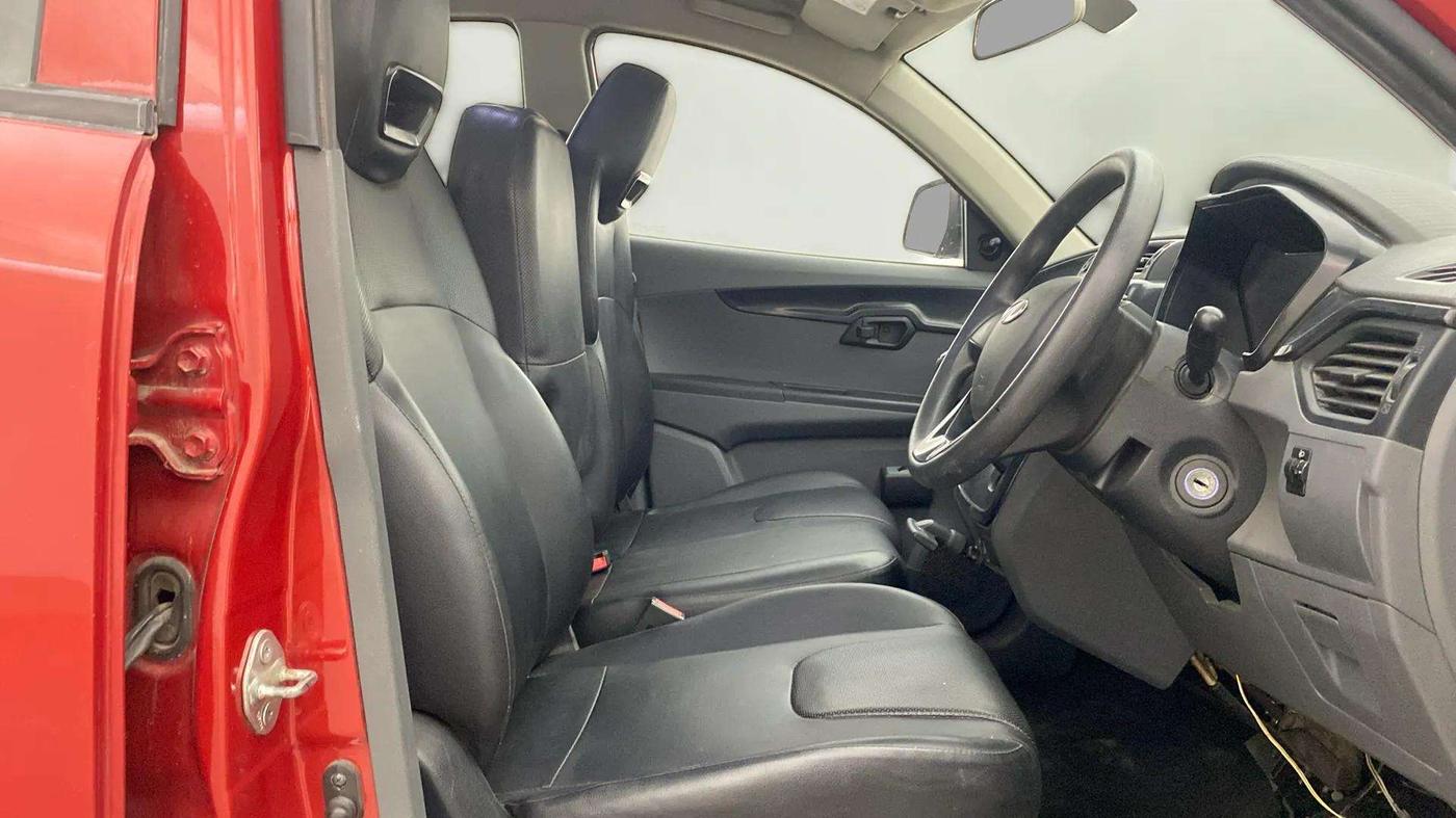 2017 Mahindra KUV 100 NXT K2+ P 6 STR, Petrol, Manual, 32,796 km, Right Side Front Door Cabin