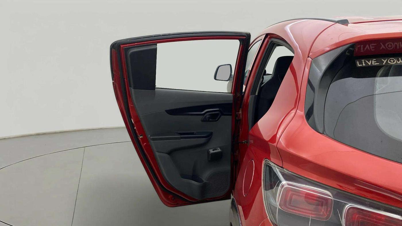 2017 Mahindra KUV 100 NXT K2+ P 6 STR, Petrol, Manual, 32,796 km, LHS Rear Door