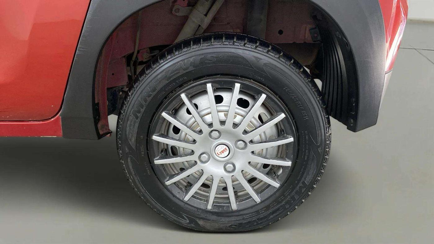 2017 Mahindra KUV 100 NXT K2+ P 6 STR, Petrol, Manual, 32,796 km, Left Rear Wheel