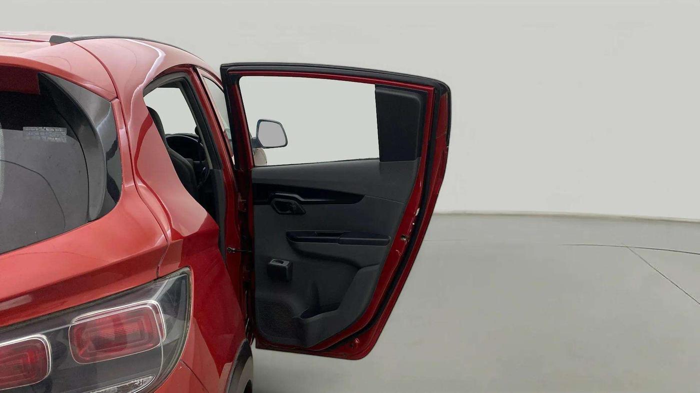 2017 Mahindra KUV 100 NXT K2+ P 6 STR, Petrol, Manual, 32,796 km, RHS Rear Door