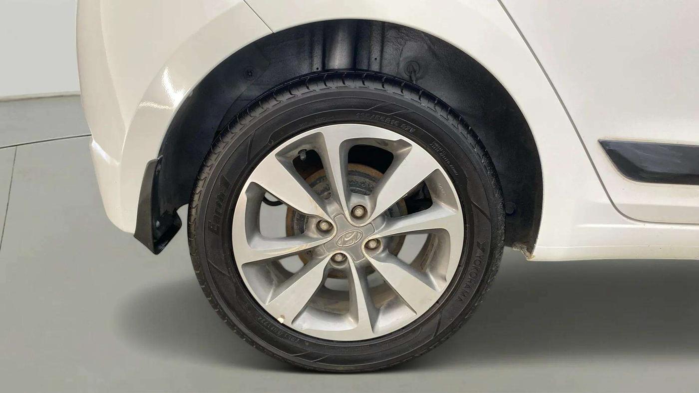 2014 Hyundai Elite i20 SPORTZ 1.2 (O), Petrol, Manual, 33,901 km, Right Rear Wheel