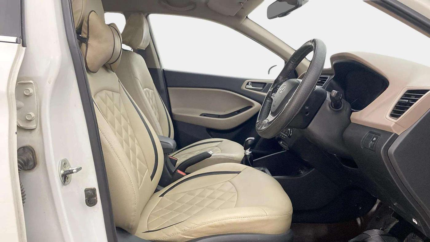 2014 Hyundai Elite i20 SPORTZ 1.2 (O), Petrol, Manual, 33,901 km, Right Side Front Door Cabin