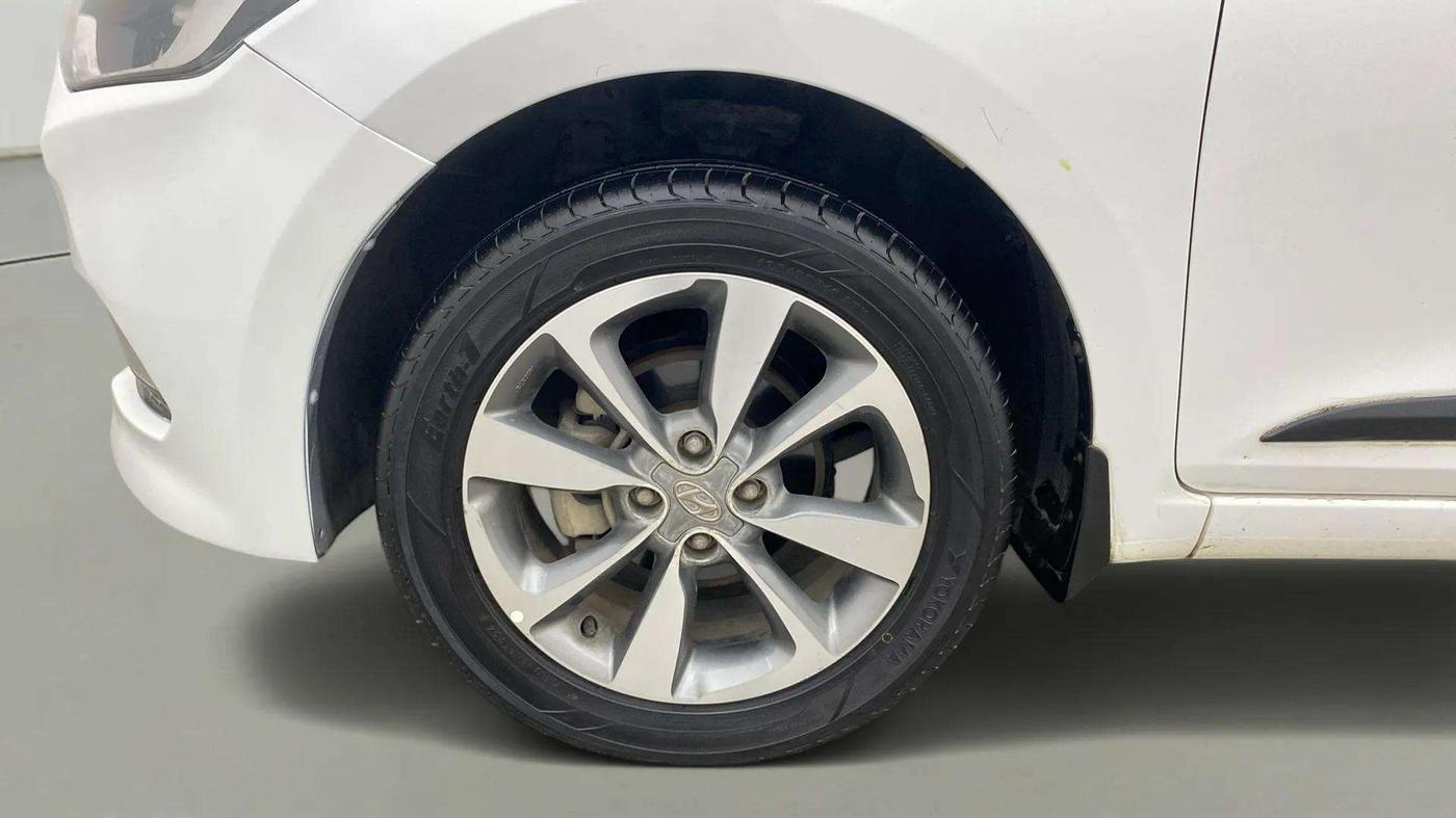 2014 Hyundai Elite i20 SPORTZ 1.2 (O), Petrol, Manual, 33,901 km, Left Front Wheel