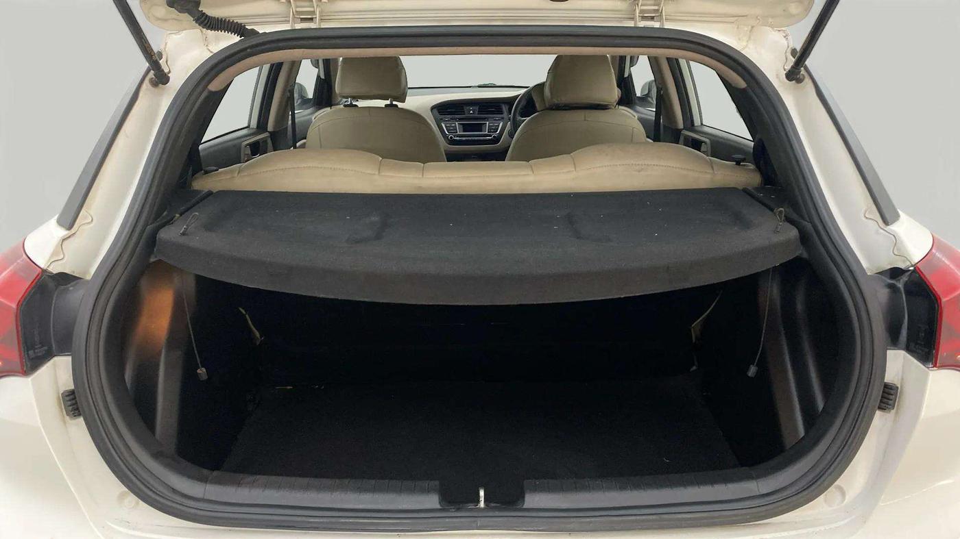 2014 Hyundai Elite i20 SPORTZ 1.2 (O), Petrol, Manual, 33,901 km, Boot Inside