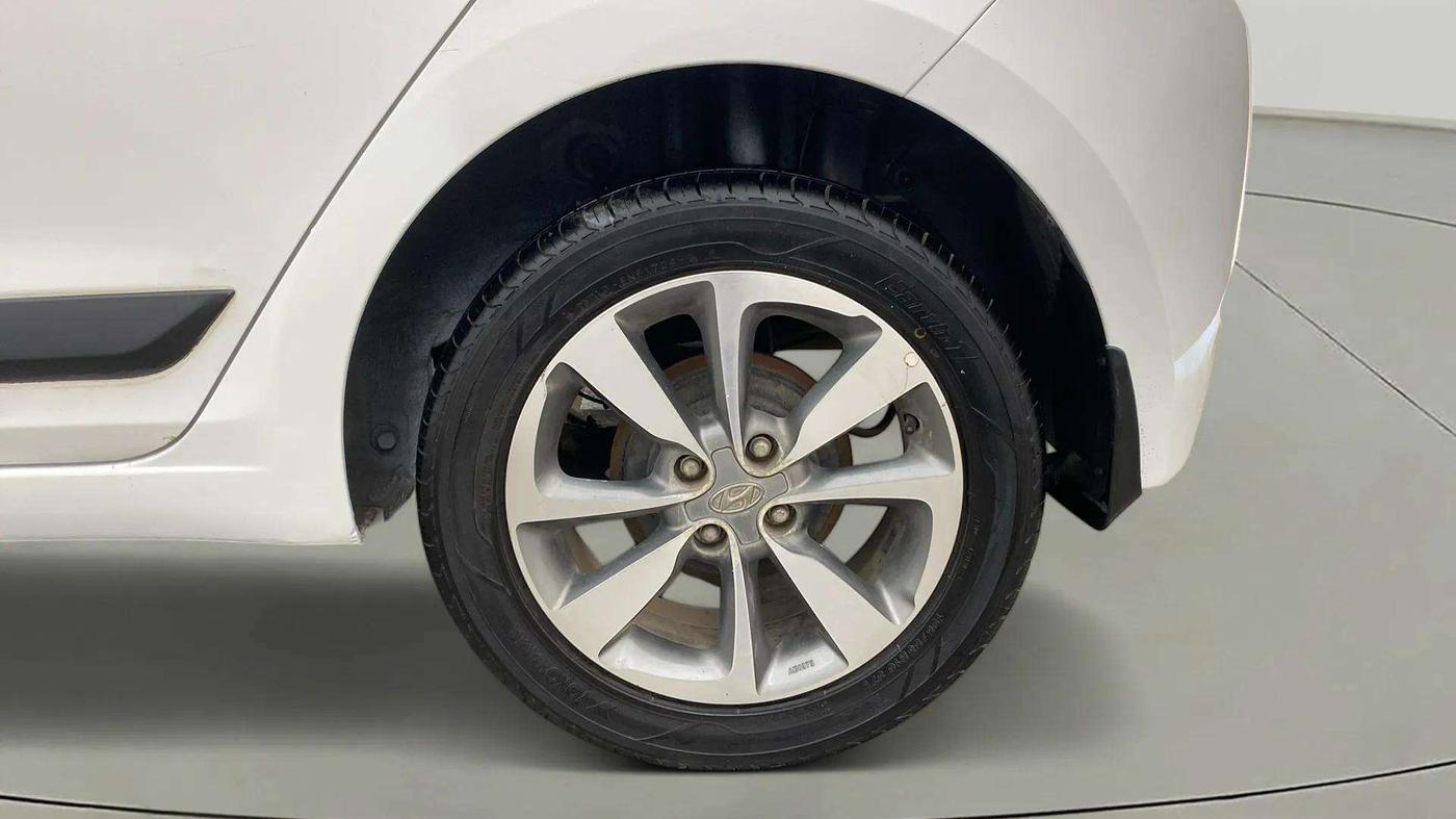 2014 Hyundai Elite i20 SPORTZ 1.2 (O), Petrol, Manual, 33,901 km, Left Rear Wheel