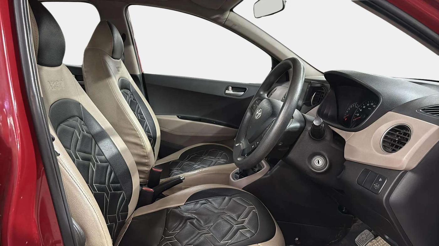 2014 Hyundai Xcent S (O) 1.2, Petrol, Manual, 84,641 km, Right Side Front Door Cabin