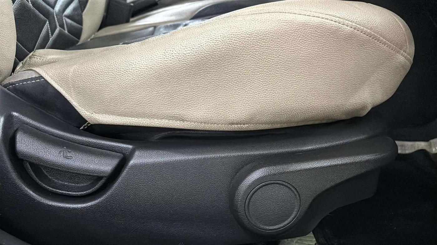 2014 Hyundai Xcent S (O) 1.2, Petrol, Manual, 84,641 km, Driver Side Adjustment Panel
