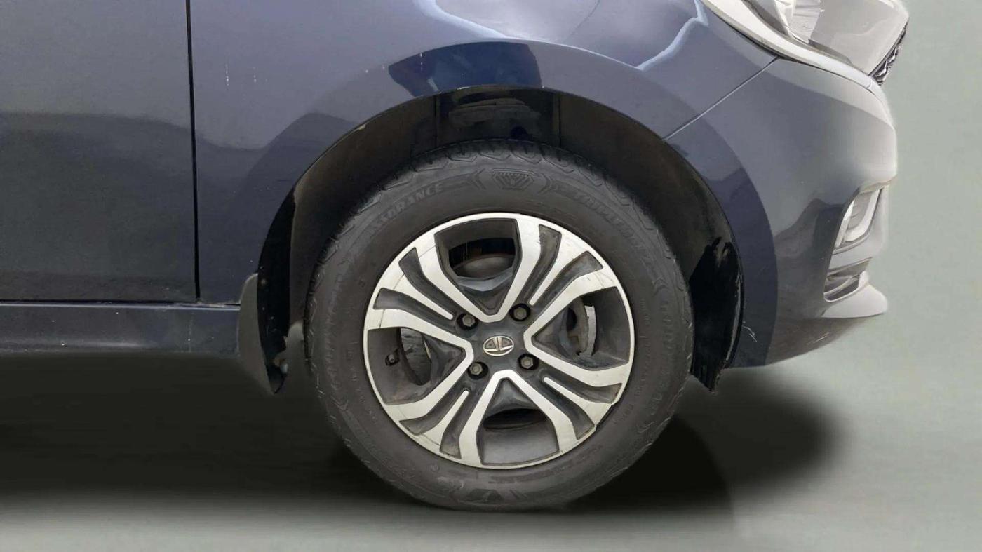 2022 Tata TIGOR XZ PLUS CNG, CNG, Manual, 36,876 km, Right Front Wheel