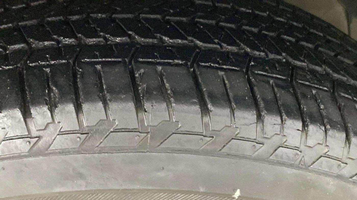 2021 Mahindra XUV500 W9 AT, Diesel, Automatic, 48,283 km, Right Front Tyre Tread