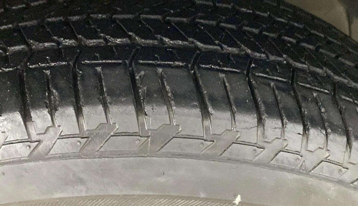 2021 Mahindra XUV500 W9 AT, Diesel, Automatic, 48,283 km, Right Front Tyre Tread