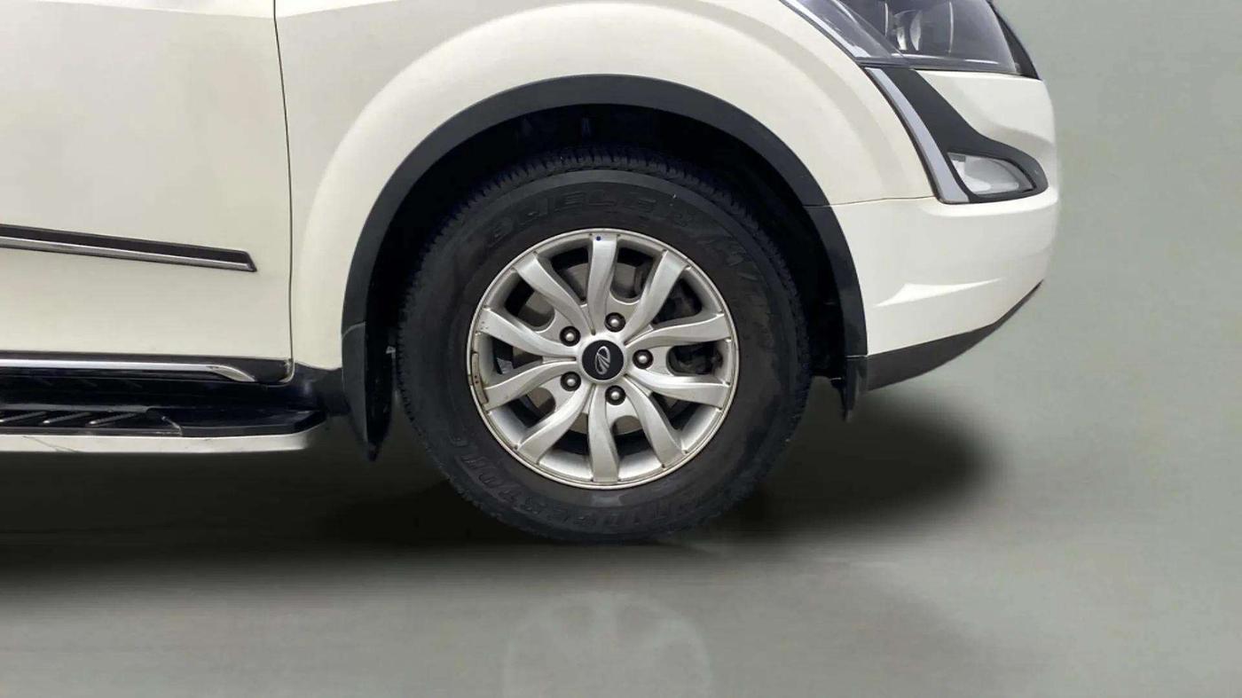 2021 Mahindra XUV500 W9 AT, Diesel, Automatic, 48,283 km, Right Front Wheel