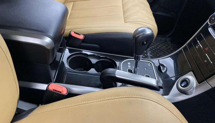 2021 Mahindra XUV500 W9 AT, Diesel, Automatic, 48,283 km, Gear Lever