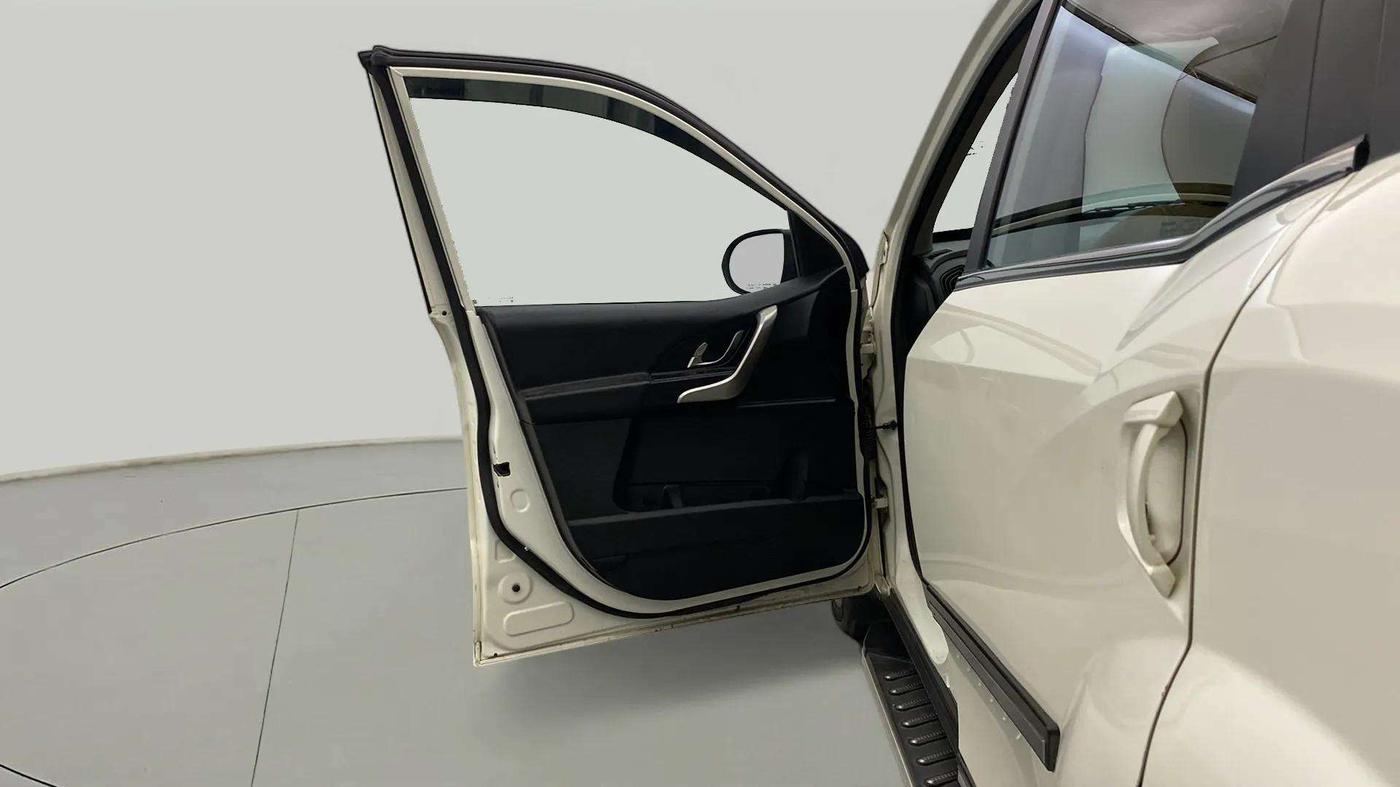 2021 Mahindra XUV500 W9 AT, Diesel, Automatic, 48,283 km, LHS Front Door