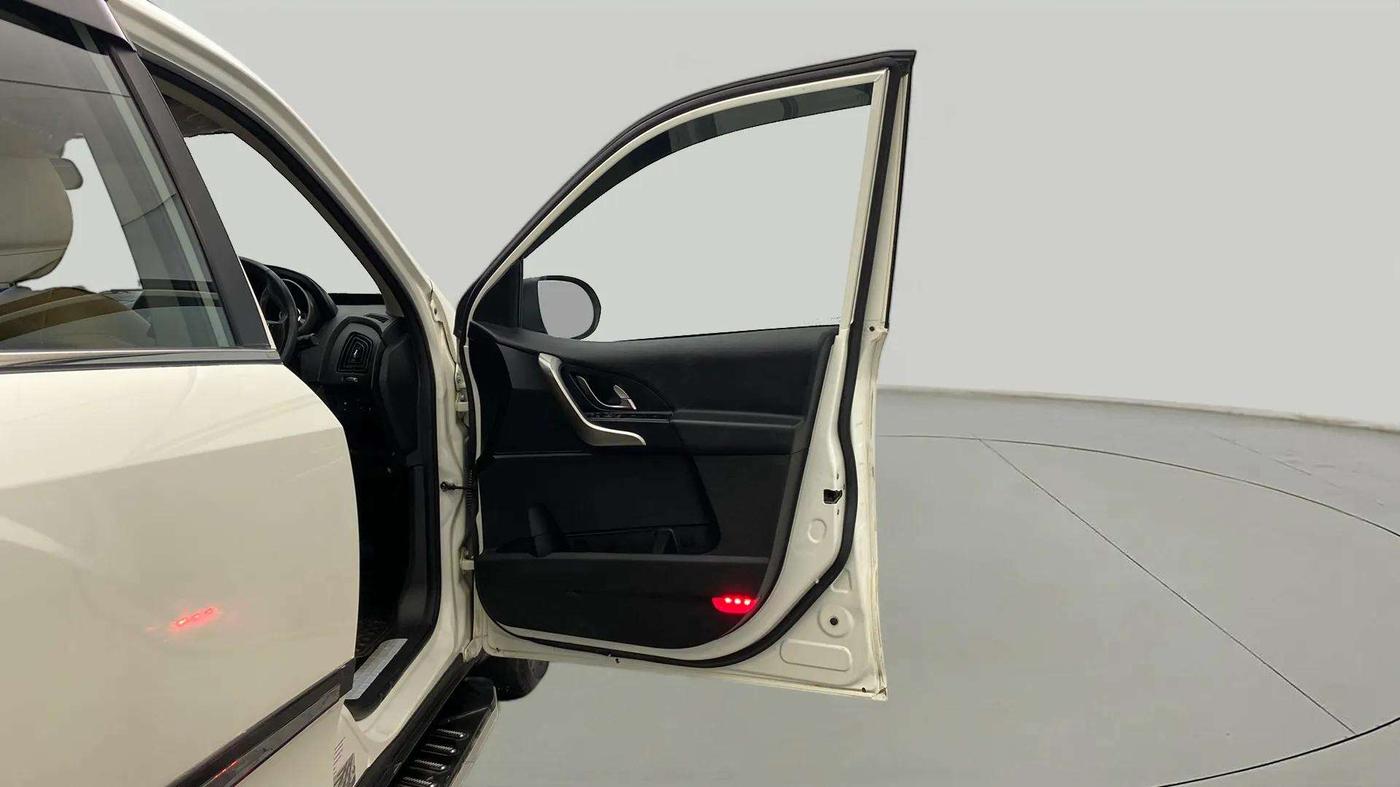 2021 Mahindra XUV500 W9 AT, Diesel, Automatic, 48,283 km, RHS Front Door