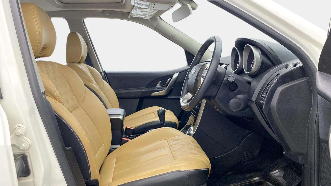 2021 Mahindra XUV500 W9 AT, Diesel, Automatic, 48,283 km, Right Side Front Door Cabin