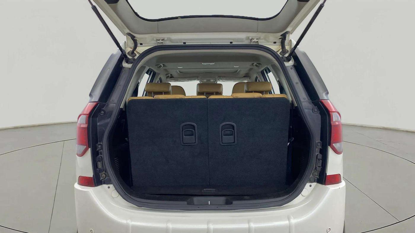 2021 Mahindra XUV500 W9 AT, Diesel, Automatic, 48,283 km, Boot Inside